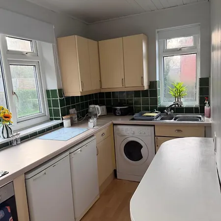 Apartment Ideally Situated 2 Bedroom *