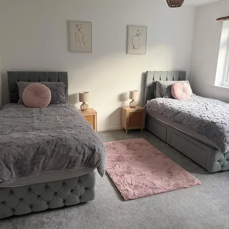 Ideally Situated 2 Bedroom *