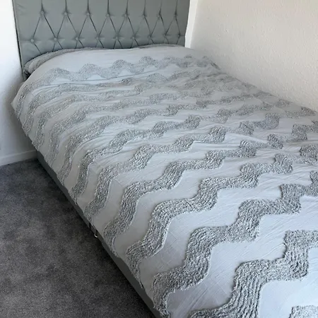 Ideally Situated 2 Bedroom * Leeds (West Yorkshire)