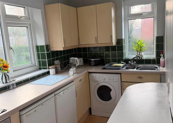 Apartment Ideally Situated 2 Bedroom *