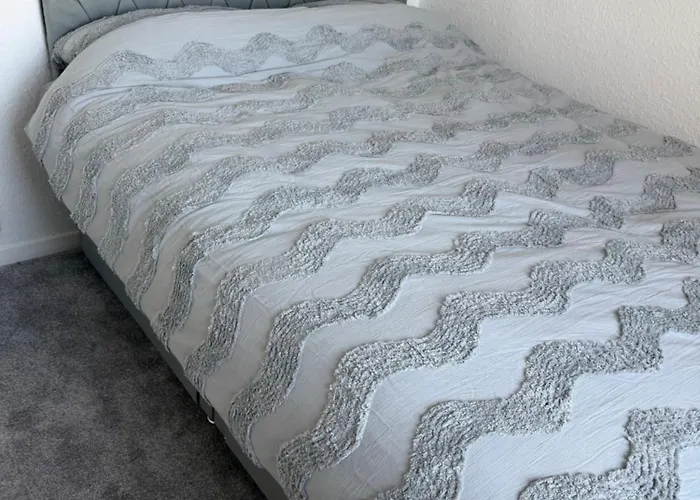 Ideally Situated 2 Bedroom * Leeds (West Yorkshire)